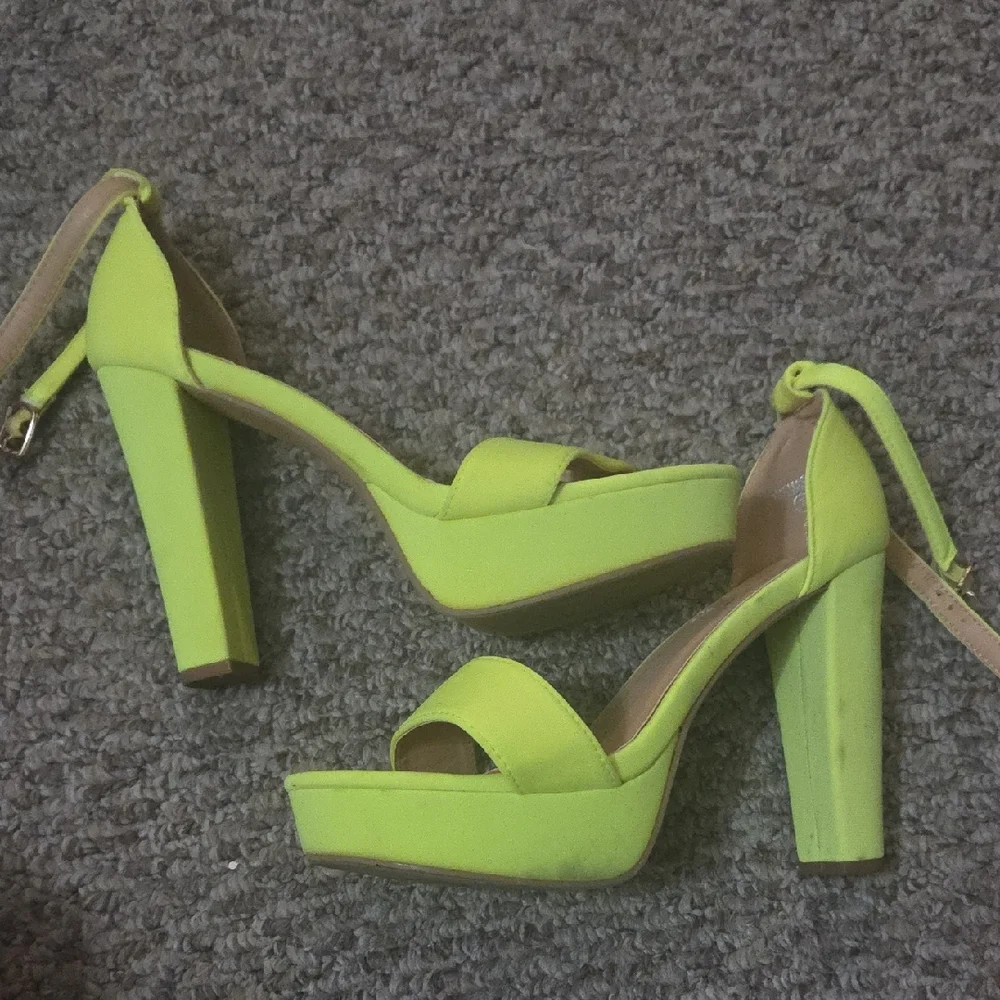 TOP Moda Women's Vibrant Yellow Heels - Picture 2 of 5